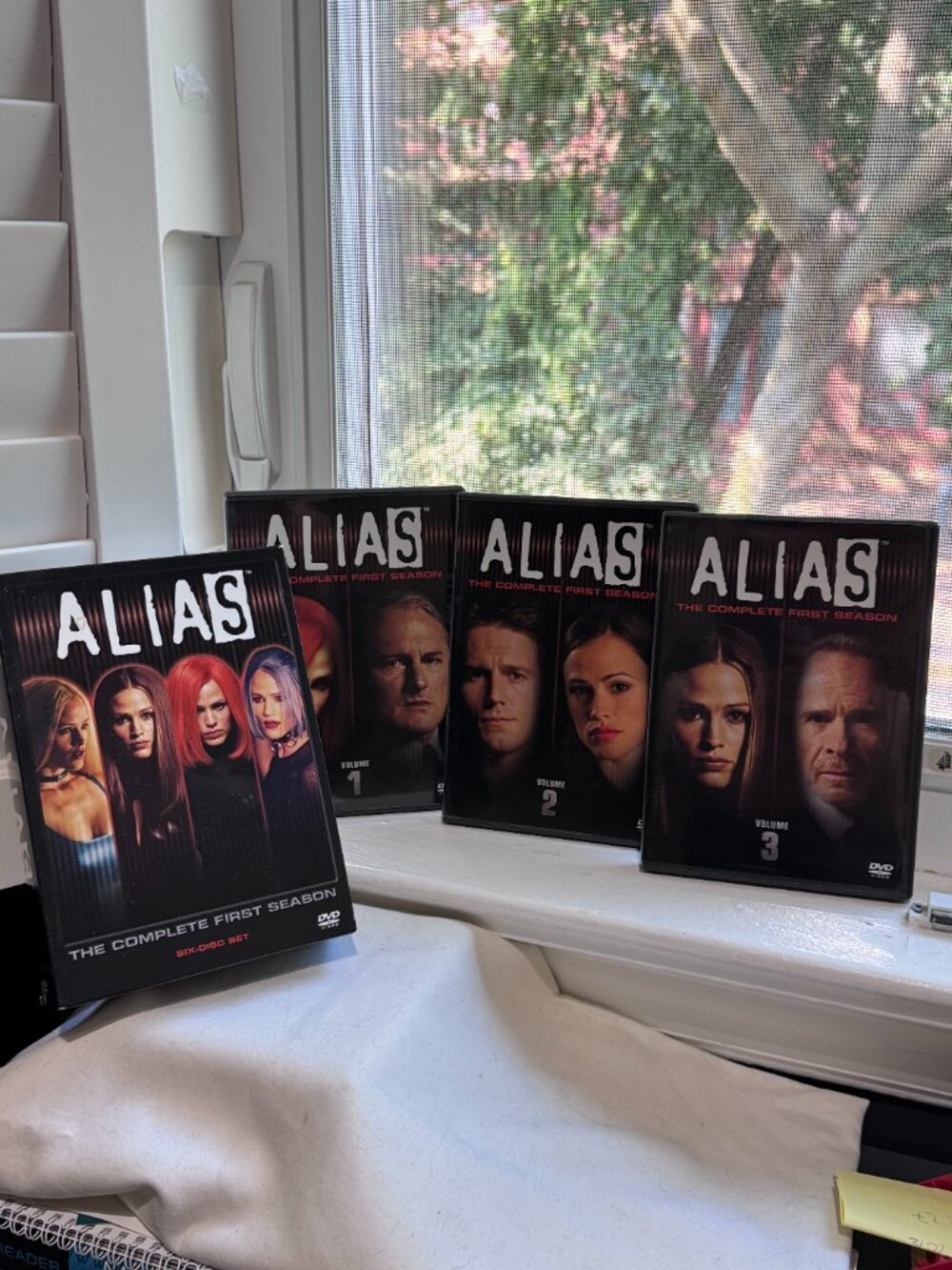 π΅οΈββοΈπ Alias: The Complete First Season DVD Box Set (6-Disc Collection) ππ΅οΈβ - Picture 14 of 16